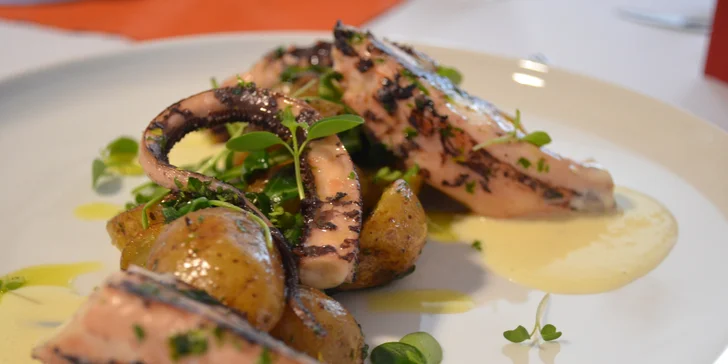 3chodové degustační menu: krémová polévka, chapadla z kalamárů a palačinky