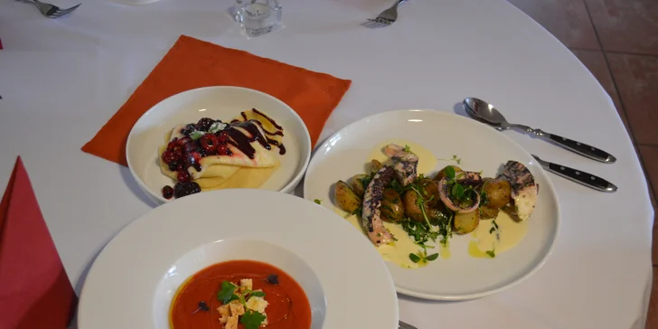 3chodové degustační menu: krémová polévka, chapadla z kalamárů a palačinky