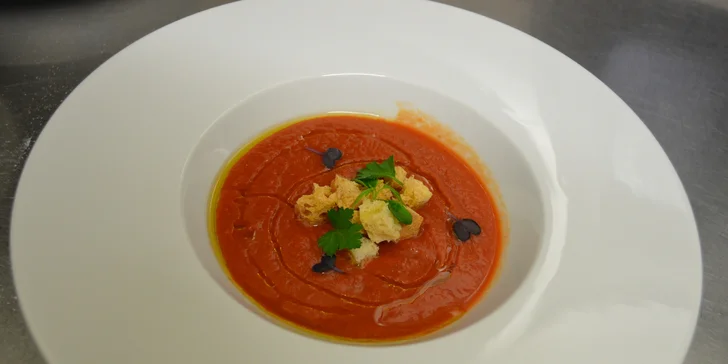 3chodové degustační menu: krémová polévka, chapadla z kalamárů a palačinky