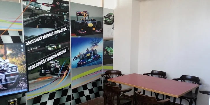 Realistický závodní simulátor Formula 1 až pro 4 kamarády