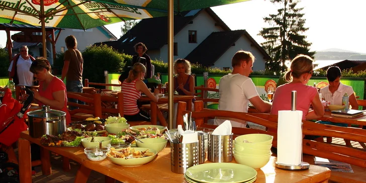 Pohodové jaro na břehu Lipna: Penzion s polopenzí a nabídkou sportu i relaxace