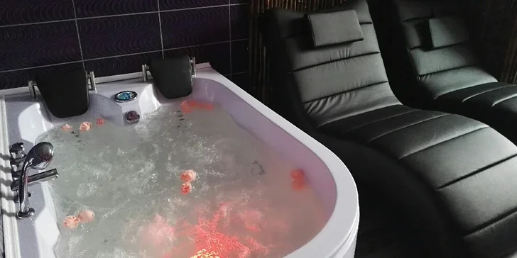 Privátní wellness pro 2: whirlpool a infrasauna s kolorterapií a případně sekt