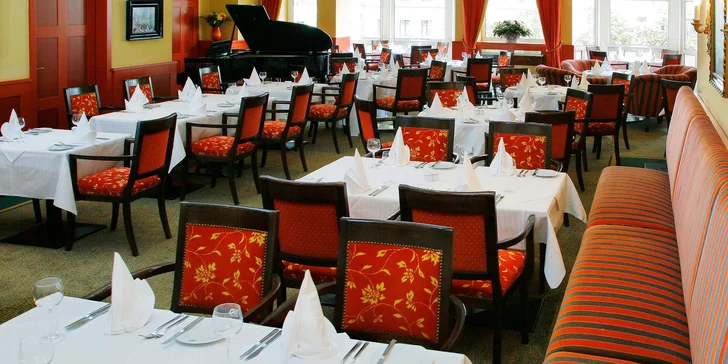 Pobyt v přepychovém lázeňském hotelu Dvořák v těsné blízkosti Vřídelní kolonády