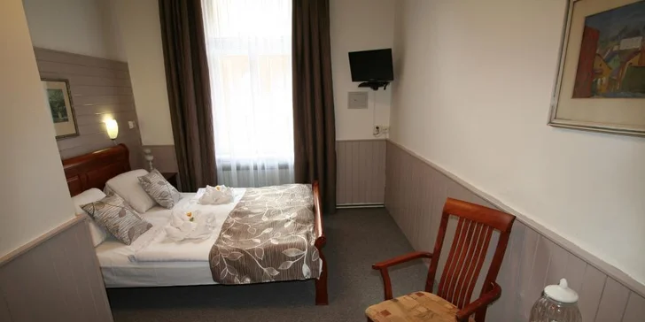 Letní nebo podzimní pobyt v centru Prahy se zmrzlinovým pohárem i saunou