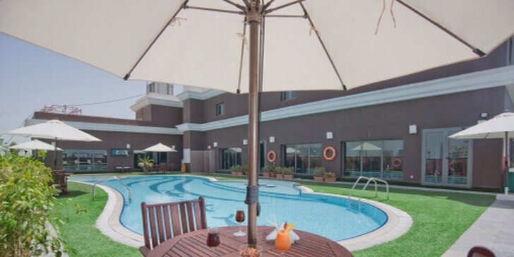 6 nocí ve 4* hotelu v srdci Dubaje s bazénem a snídaní – březen až květen