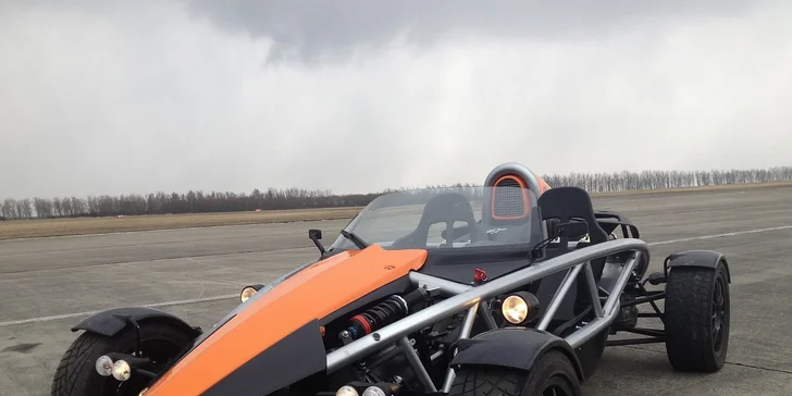 5km jízda po letišti v jednom z nejrychlejších vozů světa ARIEL ATOM 3