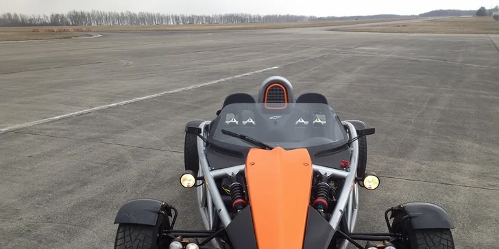 5km jízda po letišti v jednom z nejrychlejších vozů světa ARIEL ATOM 3