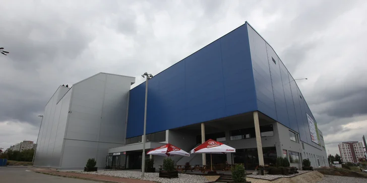 Lezení na stěně nebo boulderu pro děti i dospělé: dohled instruktora i vybavení