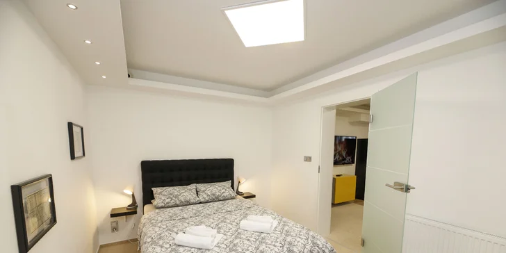Apartmán Love Room vás navyše poteší výhľadom na hory, rodinný apartmán Metro zas aj kuchynkou a vlastnou saunou (na fotke izba Metro).