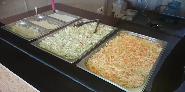 Dobrota do ruky s sebou: hovězí kebab nebo falafel v tortille, v chlebu i se salátem