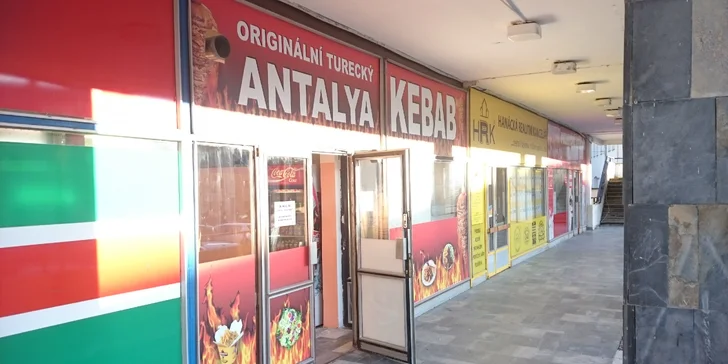 Dobrota do ruky s sebou: hovězí kebab nebo falafel v tortille, v chlebu i se salátem