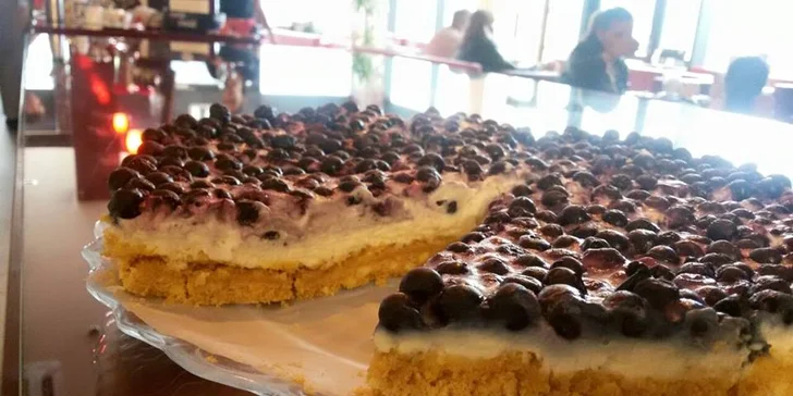 Jdeme mlsat: Káva a klasický nebo bezlepkový dezert naproti OC Karolina