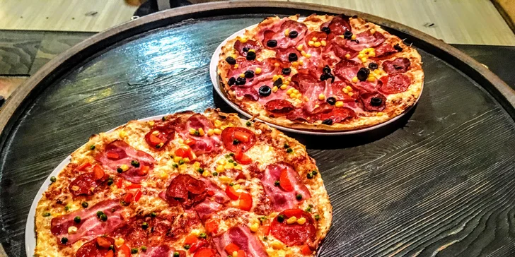 Hodina bowlingu a 2 pizzy dle výběru ve stylovém baru s atmosférou bazaru