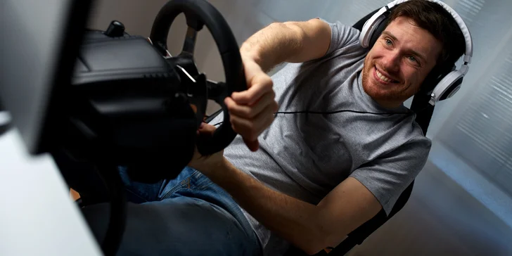 Realistický závodní simulátor Formula 1 až pro 4 kamarády