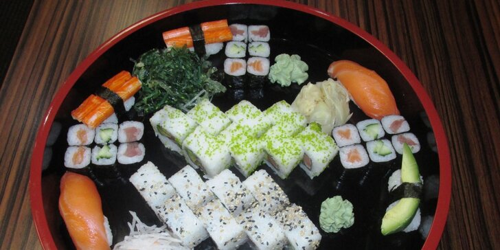 Sushi set s 28 kousky nebo 46 rolek a dvě polévky miso