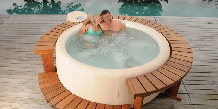 Venkovní vířivky Softub dle výběru ze 3 modelů vč. dovozu a montáže