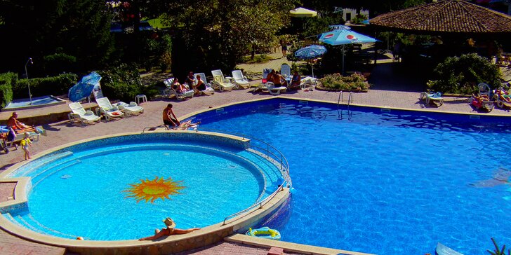 Letecky do Bulharska: 7 nocí v hotelu s all inclusive a bazénem 150 m od pláže
