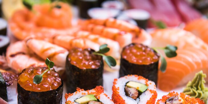 Láska na první sousto: Famózní sushi sety v designové restauraci v srdci města