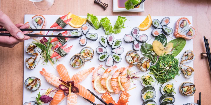 Láska na první sousto: Famózní sushi sety v designové restauraci v srdci města