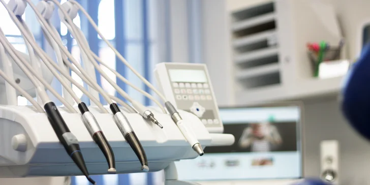 Na cestě za dokonalým úsměvem: Dentální hygiena v délce 45 minut