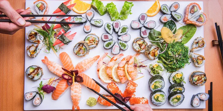 Láska na první sousto: Famózní sushi sety v designové restauraci v srdci města