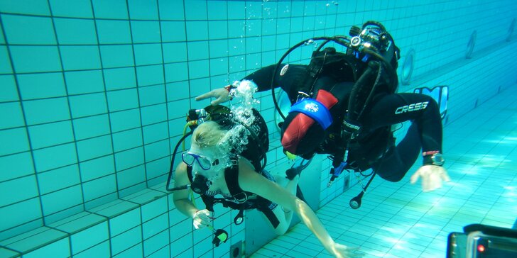 Staňte se potápěčem: Zkušební ponor v bazénu či v otevřené vodě vč. vybavení