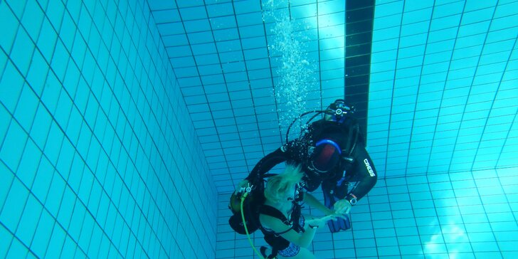 Staňte se potápěčem: Zkušební ponor v bazénu či v otevřené vodě vč. vybavení