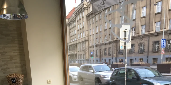 Mega döner nebo dürum s kuřecím masem a k tomu polévka nebo pití