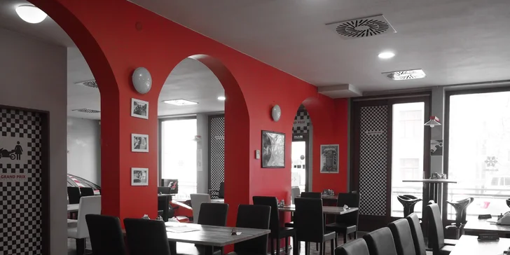 Legendární jízda až do vašeho žaludku: Grand Prix burger s hranolky a omáčkou