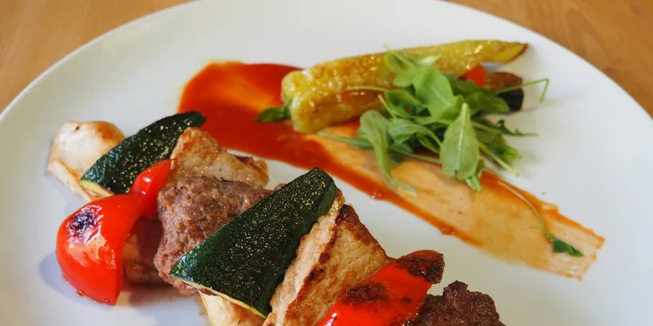 Z grilu rovnou na váš stůl: tři druhy masa a porce zeleniny pro 2 osoby