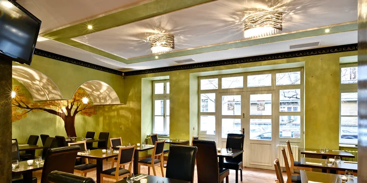 Indické menu s kuřecím i vege pro 2 osoby: předkrm, hlavní chody i dezerty