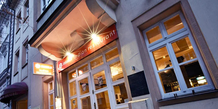 Indické menu s kuřecím i vege pro 2 osoby: předkrm, hlavní chody i dezerty