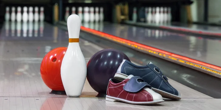 Vykutálená zábava: 1 nebo 2 hod. bowlingu i s velkou pizzou až pro 8 osob