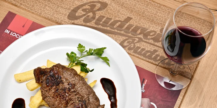 Skvělé jídlo pro 2 v centru Prahy: Grilovaný rump steak s přílohou i vínem
