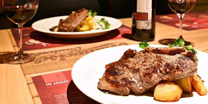 Skvělé jídlo pro 2 v centru Prahy: Grilovaný rump steak s přílohou i vínem