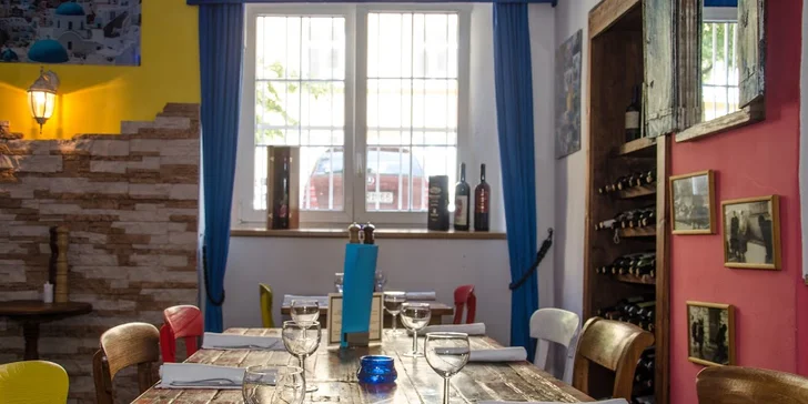 Ochutnejte řeckou kuchyni: velkolepé degustační menu pro dva s lahví vína či bez