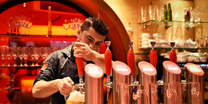 S kamarády na pivo: 4 orosené půllitry tankového Budvaru na Starém Městě