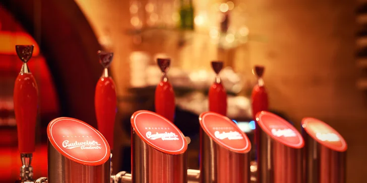 S kamarády na pivo: 4 orosené půllitry tankového Budvaru na Starém Městě