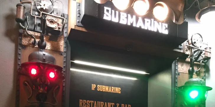 Burgerové menu ve steampunkové ponorce: výběr ze tří druhů pro 1, 2 nebo 4