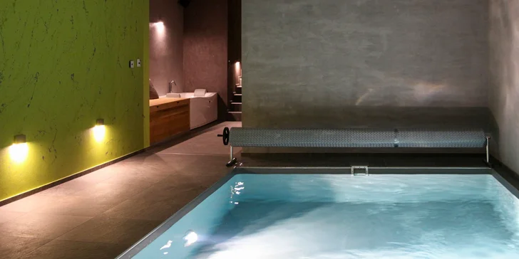 Moderný apartmán s vlastným wellness, bazénom a krbom vo Veľkých Popoviciach