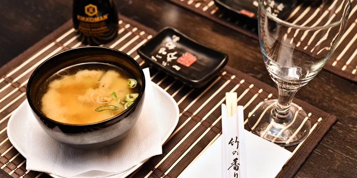 Set plný úžasných sushi rolek: 24 nebo 44 kusů a dvě miso shiru polévky