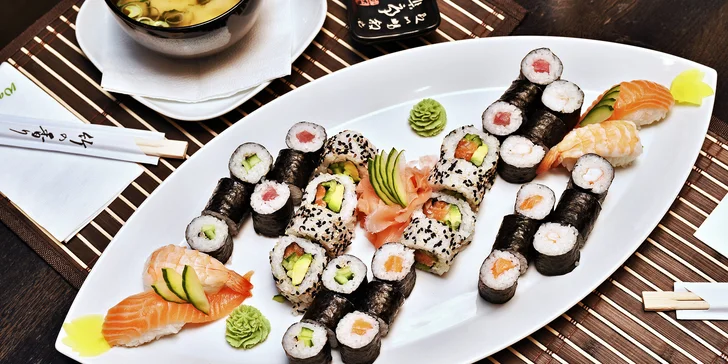 Set plný úžasných sushi rolek: 24 nebo 44 kusů a dvě miso shiru polévky