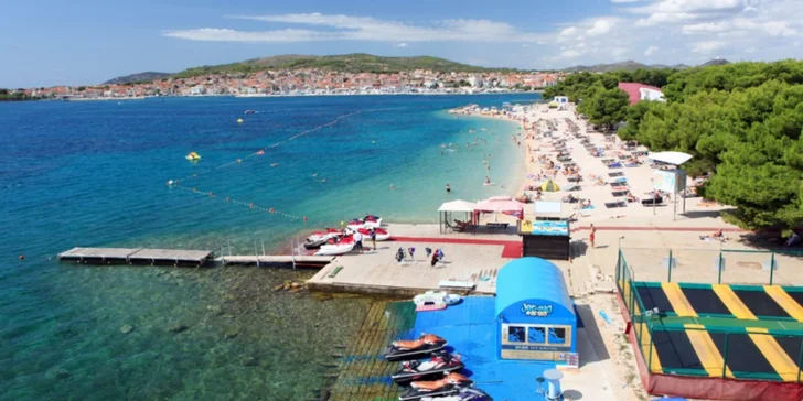 Vodice v Chorvatsku: 7 nocí v apartmánu s dopravou + dítě do 4,99 let zdarma