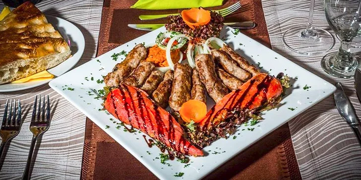 All you can eat pro celou rodinu v balkánské restauraci Singidunum
