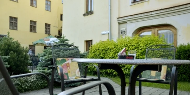 Hovězí tatarák s příslušenstvím: 300–600 g masa a křupavé topinky