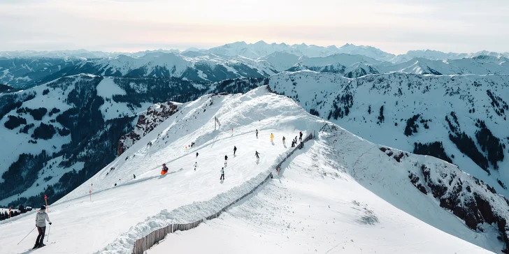 Skiareál Skicircus Saalbach Hinterglemm Leogang je asi 250 metrov od hotela.