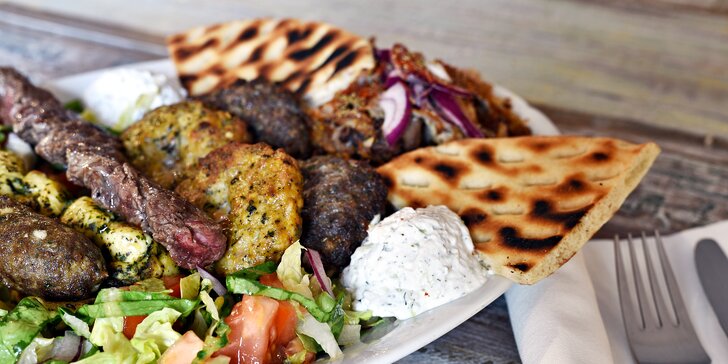 Speciality řeckého šéfkuchaře: velká masová hostina s biftečky i tzatziky pro 2
