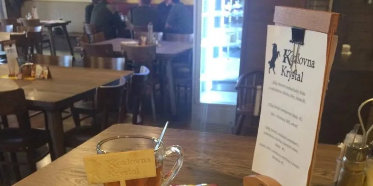 Hamburger z čerstvě mletého hovězího masa, s anglickou slaninou a sýrem cheddar i s hranolkami pro 1 či pro 2