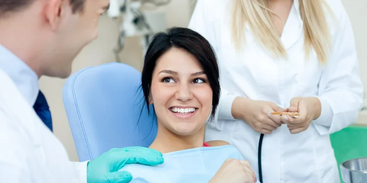 Dentální hygiena s Air Flow a fluoridací: 50 minut pro zdraví chrupu