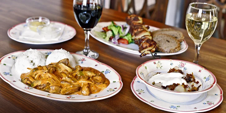 Labužníci, zamiřte na Břevnov: Dvouchodové ruské menu a lahev vína pro dva